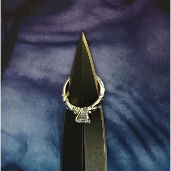 Swarovski Elements - Size 6.5 - 18K gold plated ring as pictured - Picture 3 of 7